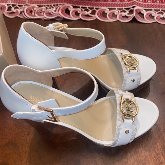 Michael Kors Rory Platform Sandals Size 9.5 Brown or White (no lid on box) - Picture 9 of 13